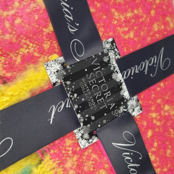 NWT Victoria's Secret Winter Angel Collection Rainbow ColorBlick Scarf Soft - Picture 4 of 8